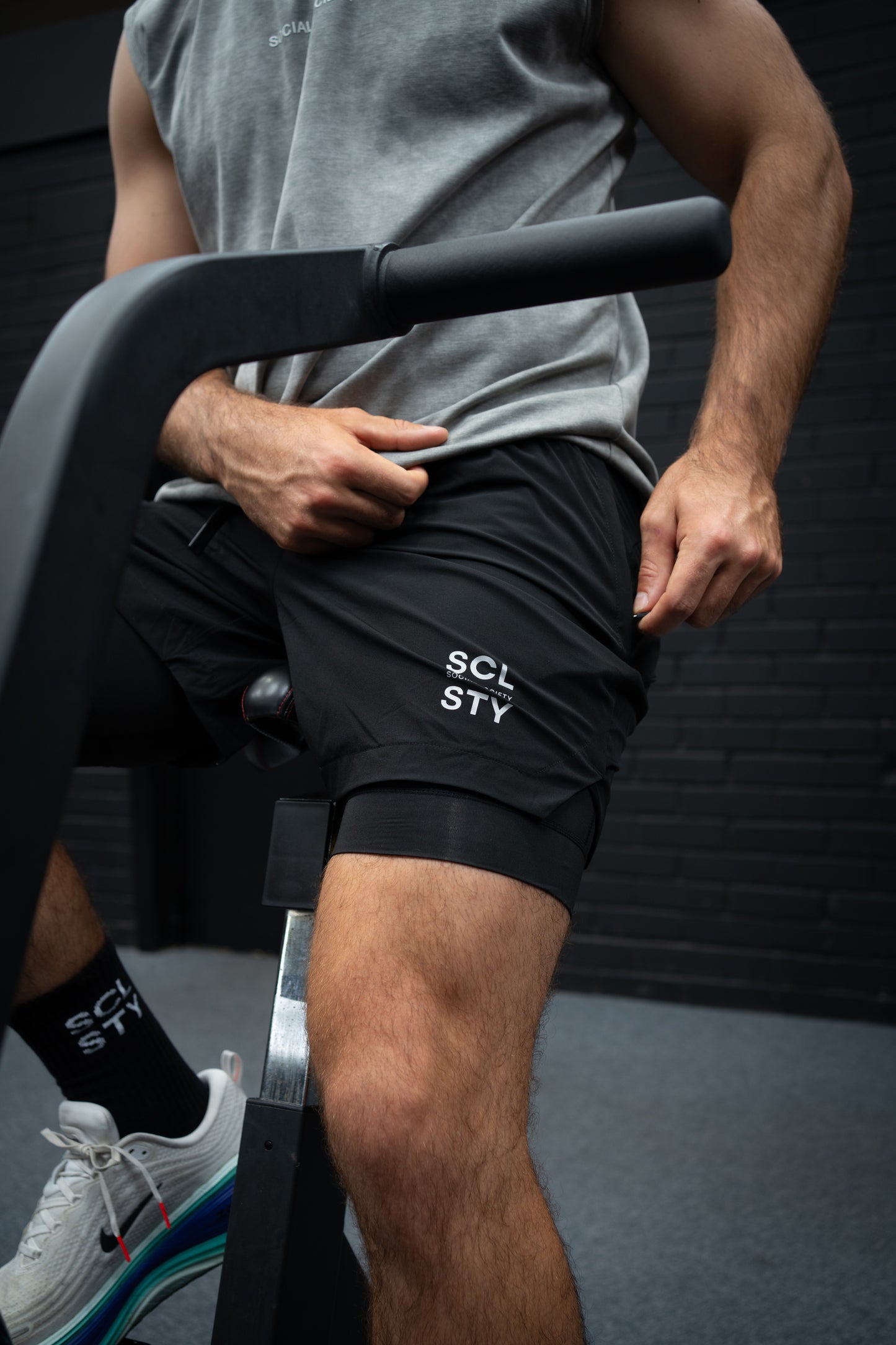 V3 shorts - black